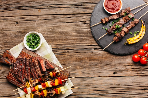 Photo healthy barbecue skewer and grilled steak for lunch