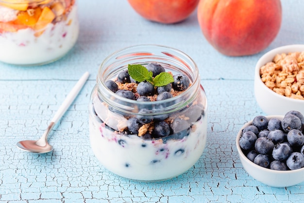 Photo healthy breakfast granola muesli yoghurt and fruit