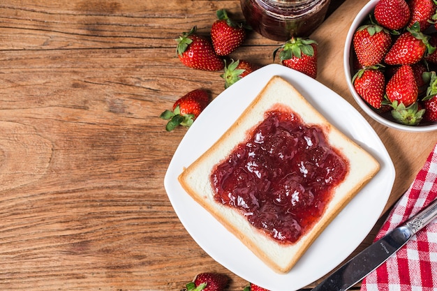 Healthy breakfast with strawberry jam 