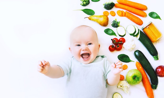 健康な子供の栄養食品の背景赤ちゃんの最初の固形食