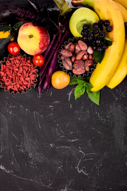 Foto sano frutti colorati e bacche