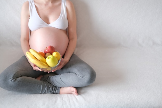 Mangiare sano, concetto di gravidanza.