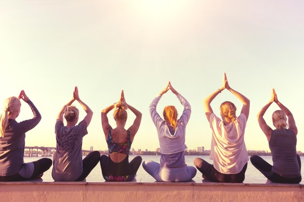 Foto concetto di yoga sano e volante