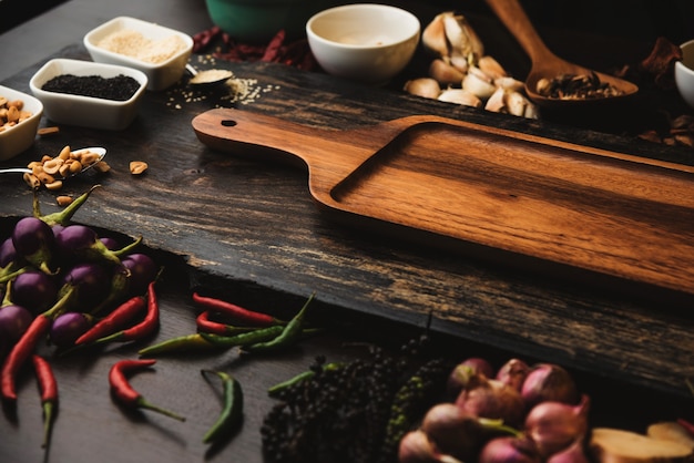木製の調理材料として使用するための健康食品ハーブスパイス