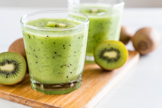 Healthy fresh kiwi smoothie in glass