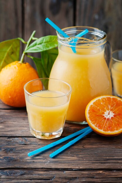 Photo healthy fresh orange juice on the woodent table