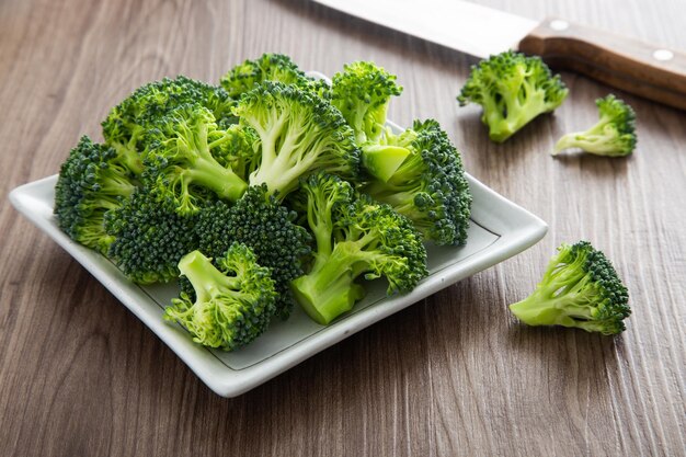 Photo healthy green organic raw broccoli florets