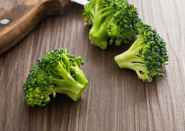 Photo healthy green organic raw broccoli florets