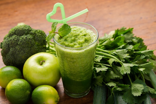 Healthy green smoothie