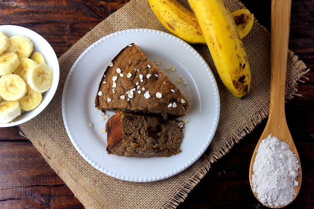 Foto torta di banana fatta in casa sana