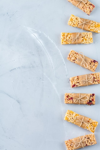 Photo healthy homemade cereal muesli granola bars for breakfast