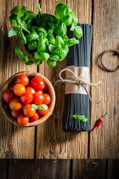 Healthy ingredients for spaghetti with basil and tomatoes