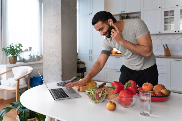 Stile di vita sano sostenuto a casa