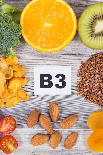 Здоровые натуральные ингредиенты, содержащие витамин B3 и минералы. Питательное питание.