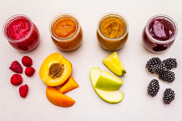 Photo healthy organic homemade assortment of fruit puree