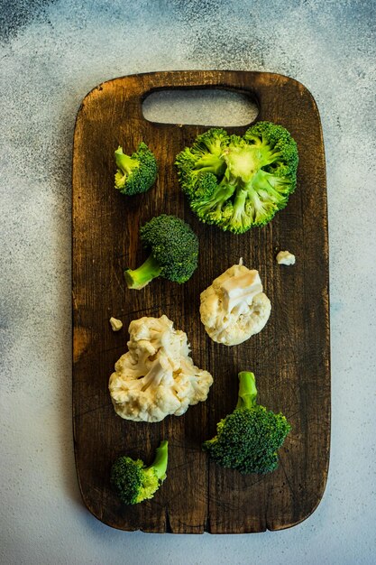 Photo healthy raw food concept with slice of cauliflower