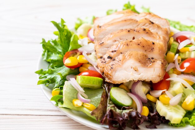 Healthy salad bowl with chicken breast 