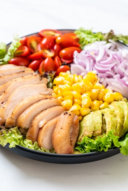 Healthy salad bowl with chicken breast 