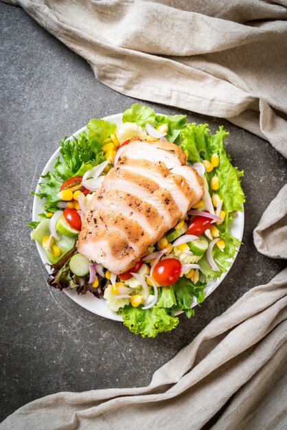 Healthy salad bowl with chicken breast 