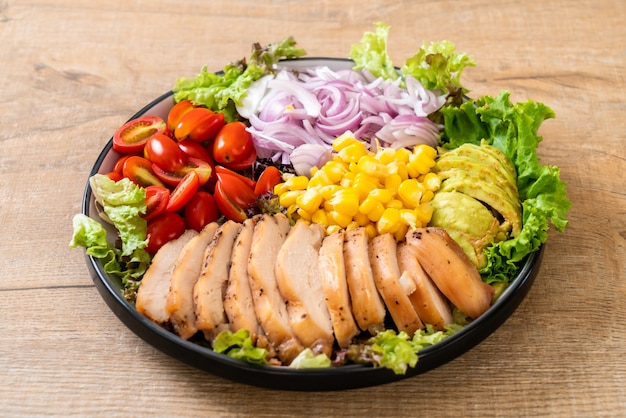 Healthy salad bowl with chicken breast 