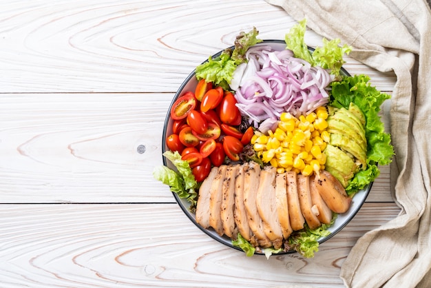 Healthy salad bowl with chicken breast 