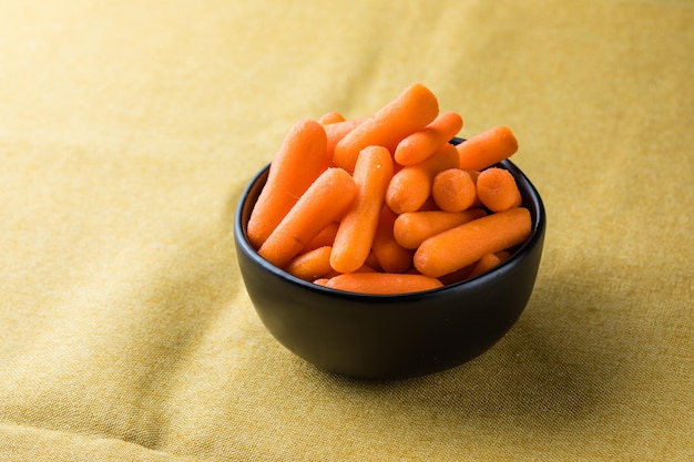 Foto snack salutari per il pranzo sul posto di lavoro carote per bambini cibo sano vegetariano per il lavoro in ufficio