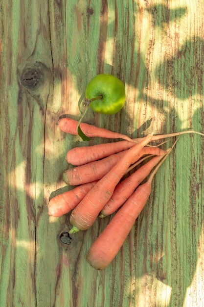 Photo healthy sneck on the wooden background