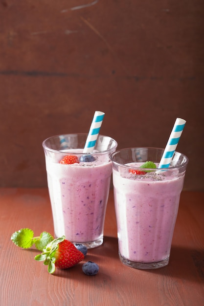 Healthy strawberry and blueberry smoothie with chia seed