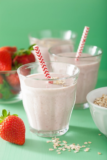 Healthy strawberry oat smoothie