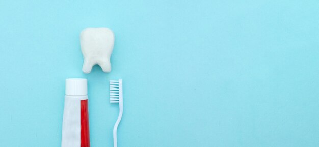 Foto strumenti sani cura dentale fotografia odontoiatrica implanti ortodonzia nuovo spazzolino da denti con dentifricio