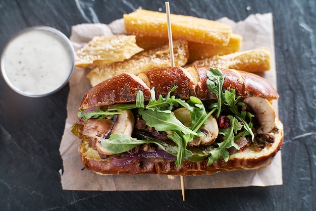 Foto panino vegano sano con fritto