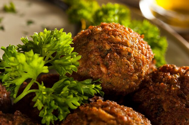 Photo healthy vegetarian falafel balls with rice and salad