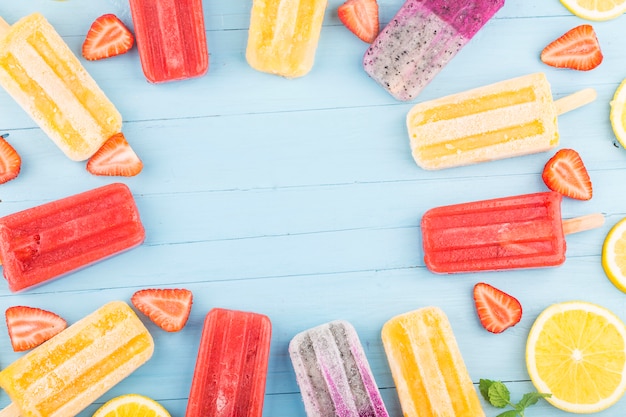 Photo healthy whole fruit popsicles