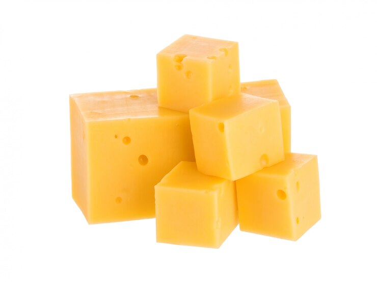 Photo heap of cheese cubes with clipping path.