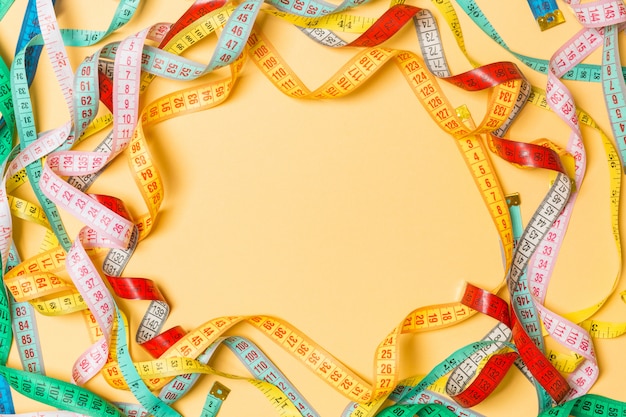 Photo heap of colorful measuring tapes