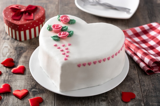 성 발렌타인 데이를위한 하트 케이크