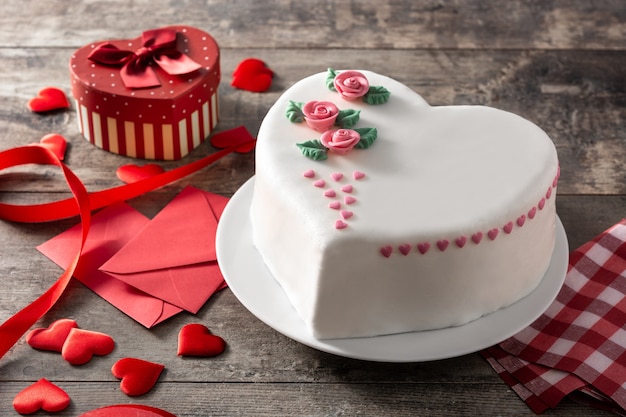 성 발렌타인 데이를위한 하트 케이크