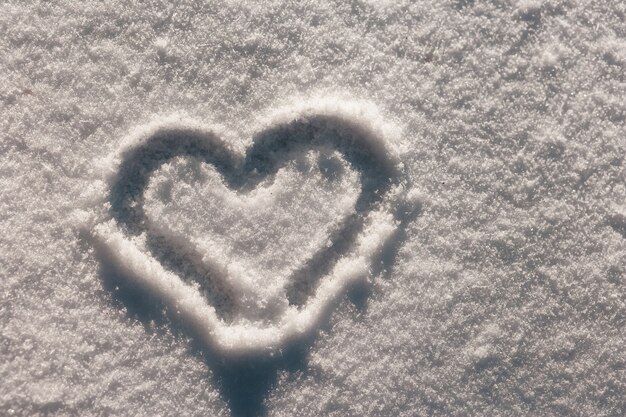 Photo heart drown on the snow