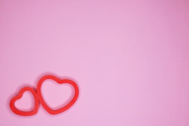 분홍색 배경에 심장입니다. 발렌타인 데이 카드, 휴가 개념.