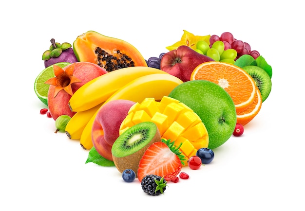 さまざまな果物や果実の白い背景で隔離のハート形