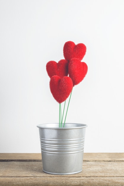 Photo the heart shape on the zinc pot