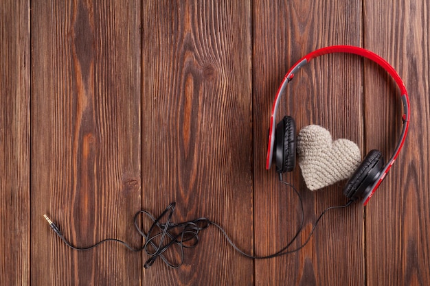 Heart toy with headphones