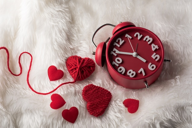 心、バレンタインの日、上面図、赤いハートバレンタインデーのコンセプトコピースペース