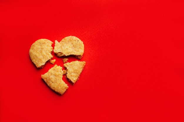 Photo heartbroken cookies on red background valentines day concept