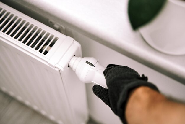 Heating radiator knob thermostat regulating