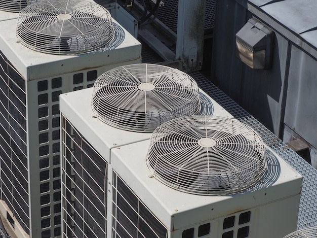 Dispositivo di ventilazione e condizionamento dell'aria
