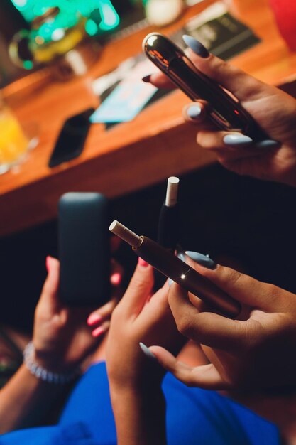 Foto tecnologia dei prodotti del tabacco non bruciati a calore sigaretta elettronica prima del fumo