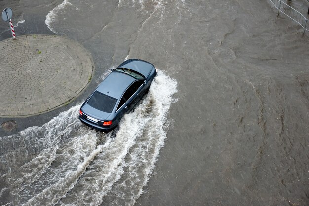 Heavy rains caused flooding on the city's roads.