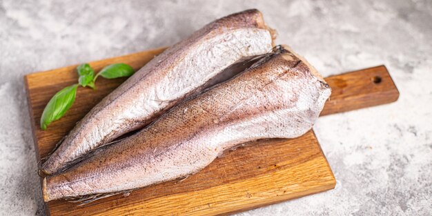 Heek rauwe vis witte filet zeevruchten vers klaar om te eten maaltijd snack op tafel kopieer ruimte voedsel