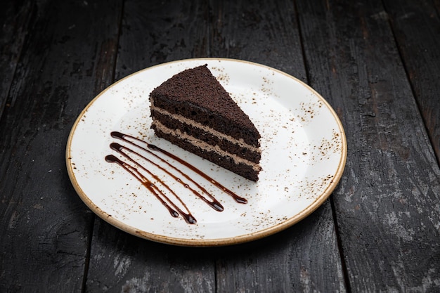 heerlijk dessert op een houten tafel.